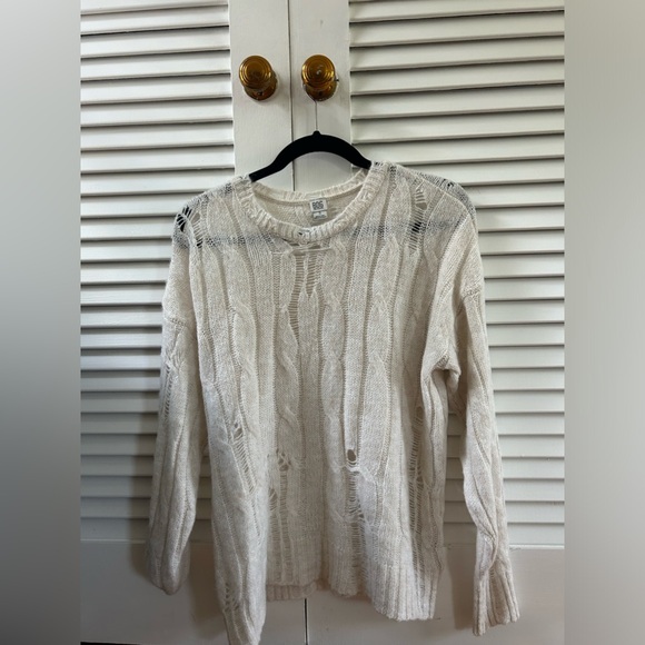 Adorable distressed women’s urban outfitters sweater! - Picture 3 of 3